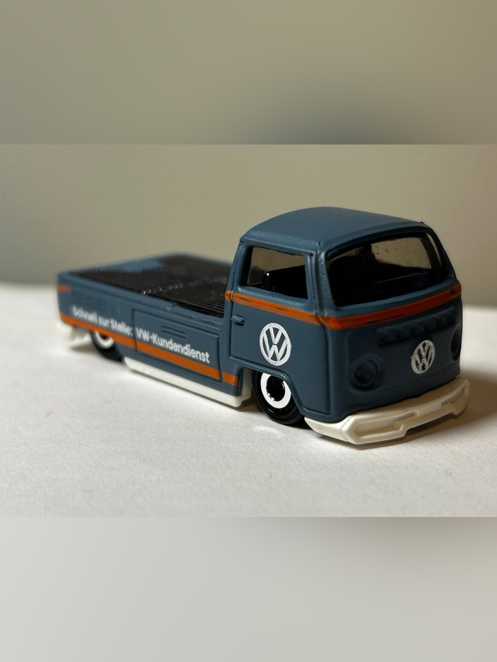 Hot Wheels Volkswagen T2 Pickup, blue/grey